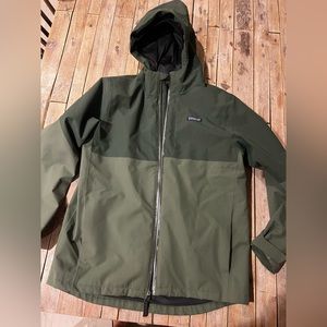 Patagonia boys 4 in 1 everyday jacket- youth XL